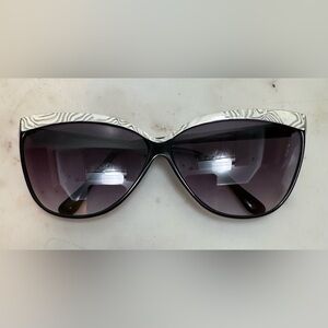Vintage Morgan Taylor Women’s Black Pearl Retro Cat-Eye Sunglasses